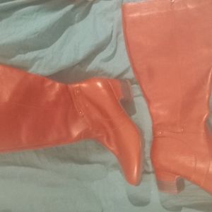 Water resistant size 7 1/2 designer boots